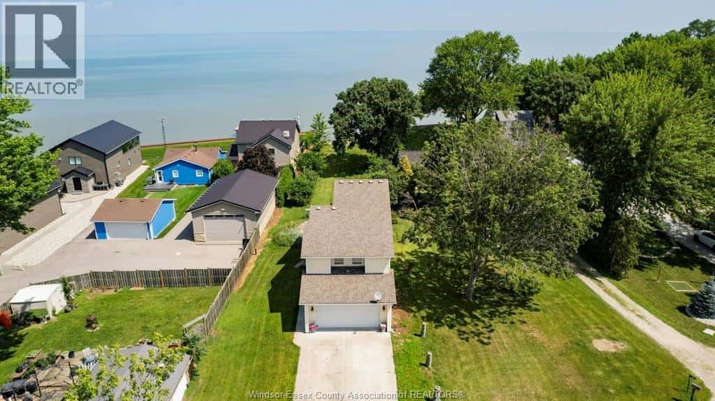 1996 ST. CLAIR ROAD — Stoney Point, Ontario - Photo 2 of 40