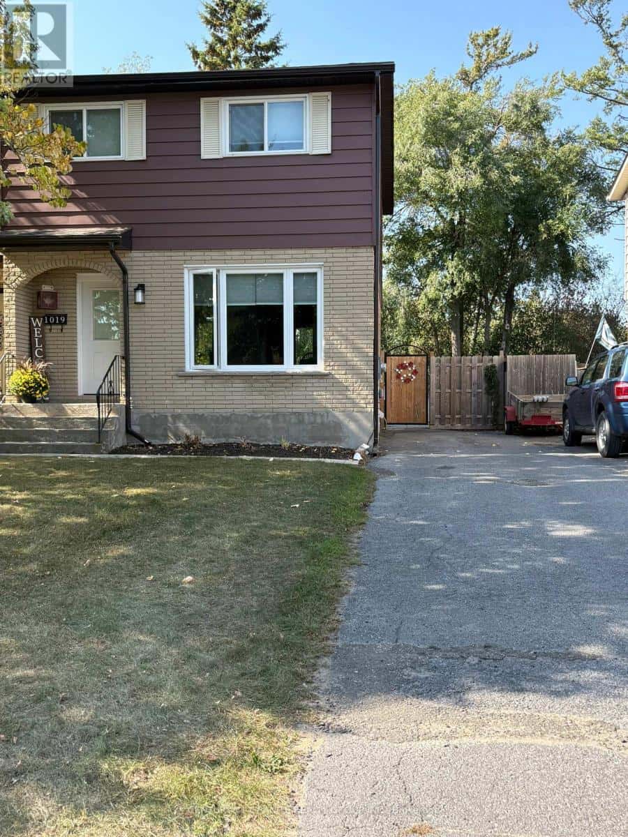 1019 Sprucewood Crescent