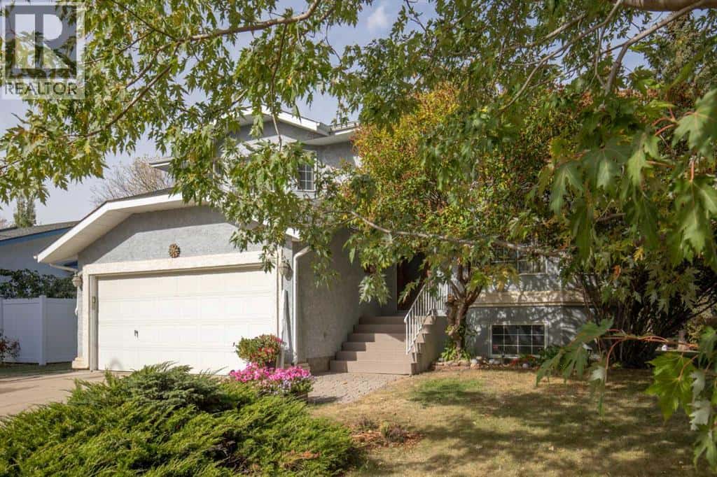 Lacombe, Alberta — Lacombe, Alberta - Photo 2 of 39