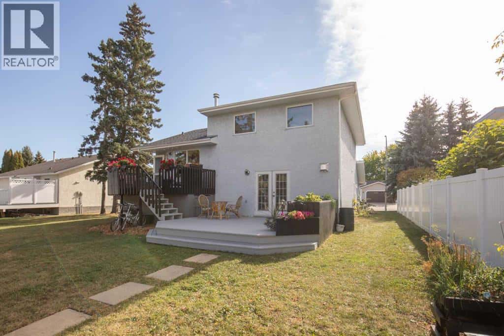 Lacombe, Alberta — Lacombe, Alberta - Photo 5 of 39