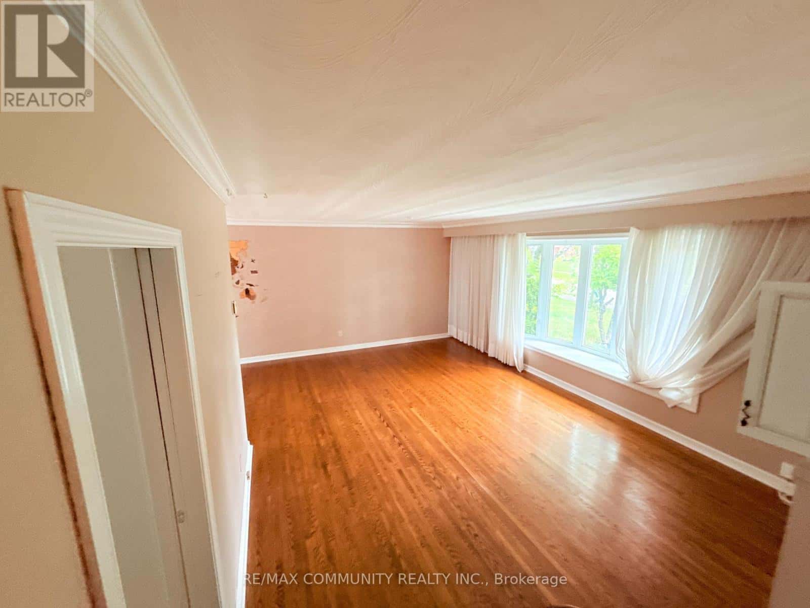 157 LABRADOR DRIVE — Oshawa (Donevan), Ontario - Photo 5 of 28