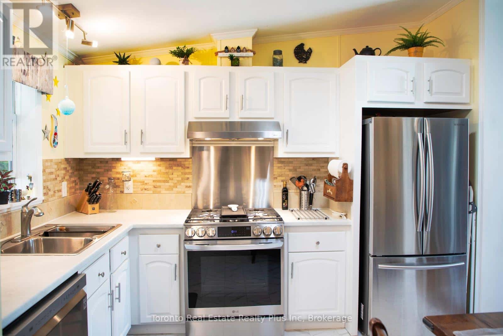 206 - 3033 TOWNLINE ROAD — Fort Erie (Black Creek), Ontario - Photo 2 of 25