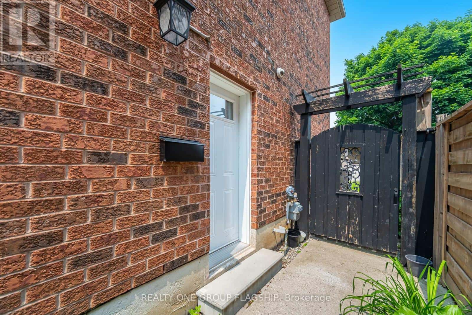 Mississauga (Meadowvale), Ontario — Mississauga (Meadowvale), Ontario - Photo 4 of 48