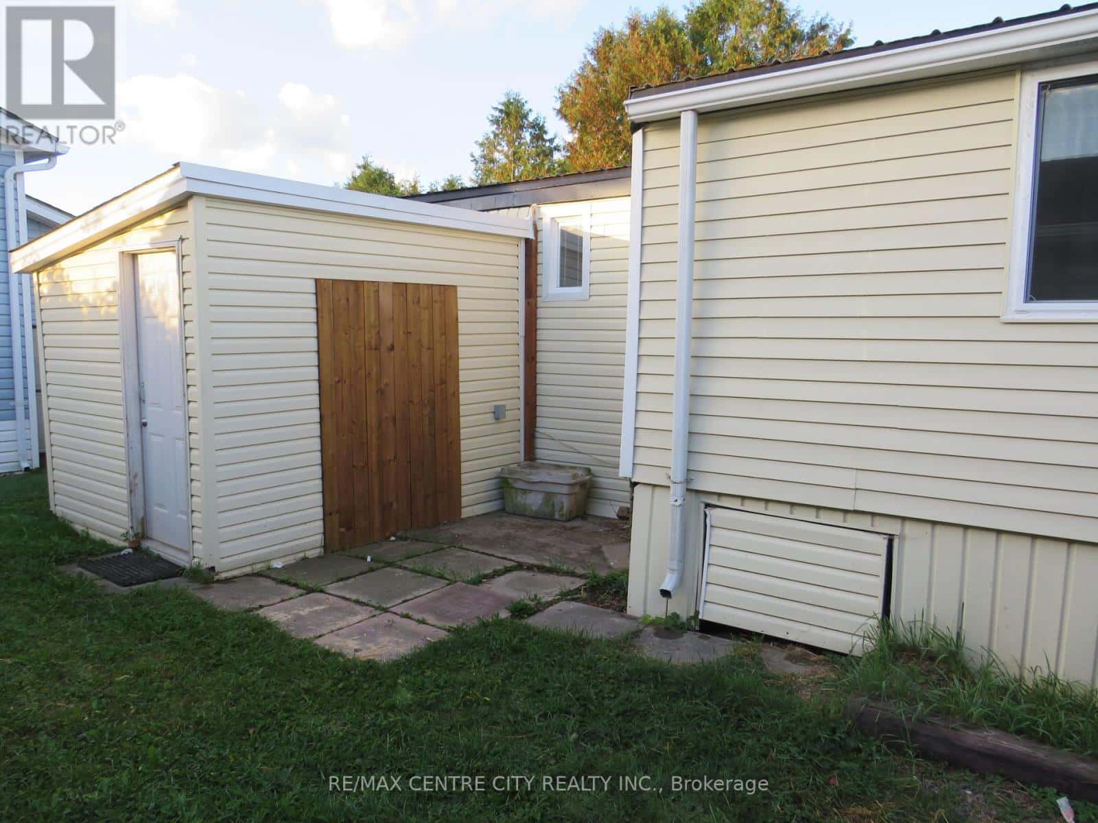 90 - 2189 DUNDAS STREET E — London East (East I), Ontario - Photo 2 of 12