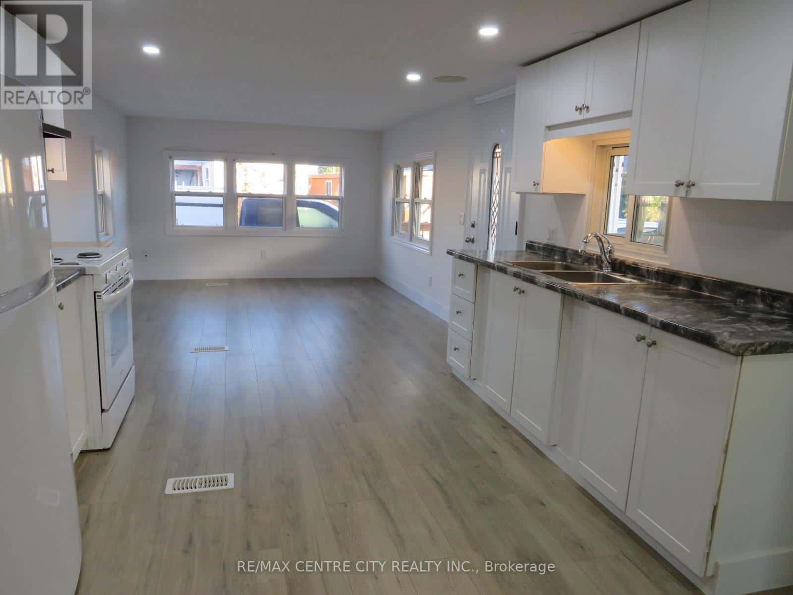 90 - 2189 DUNDAS STREET E — London East (East I), Ontario - Photo 4 of 12