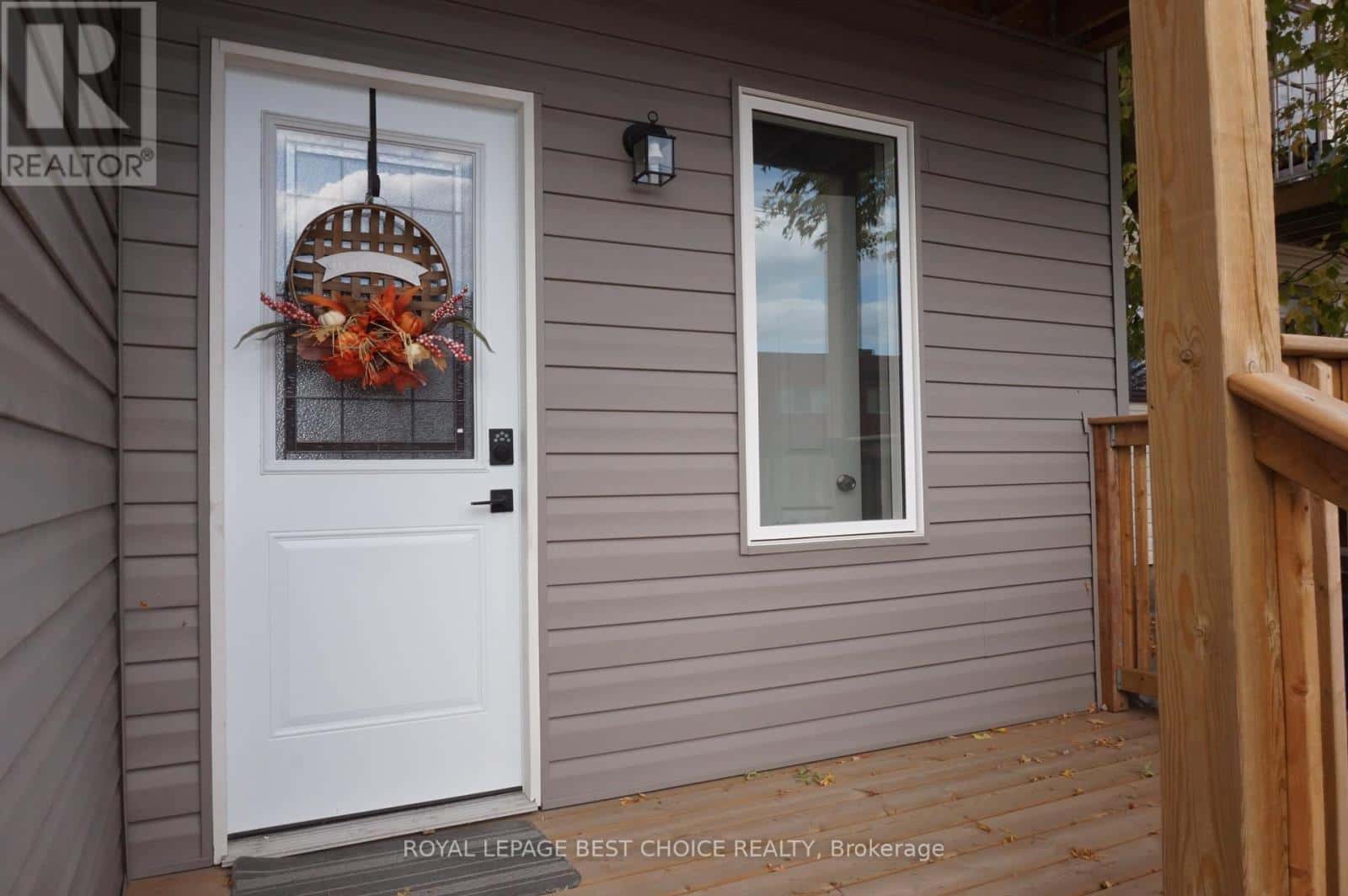 54 LAKESHORE ROAD — Temiskaming Shores (New Liskeard), Ontario - Photo 2 of 34