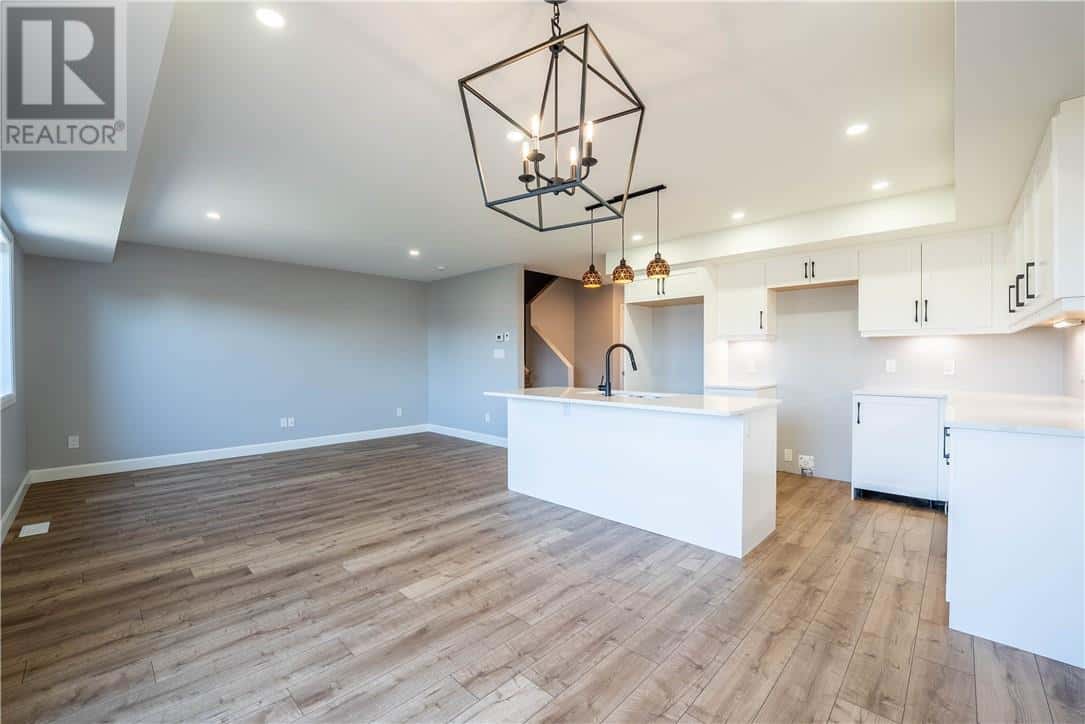 2951 Ruby Street — Chelmsford, Ontario - Photo 4 of 24