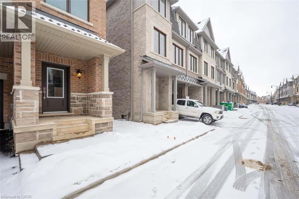 54 FOLCROFT Street — Brampton, Ontario - Photo 3 of 27