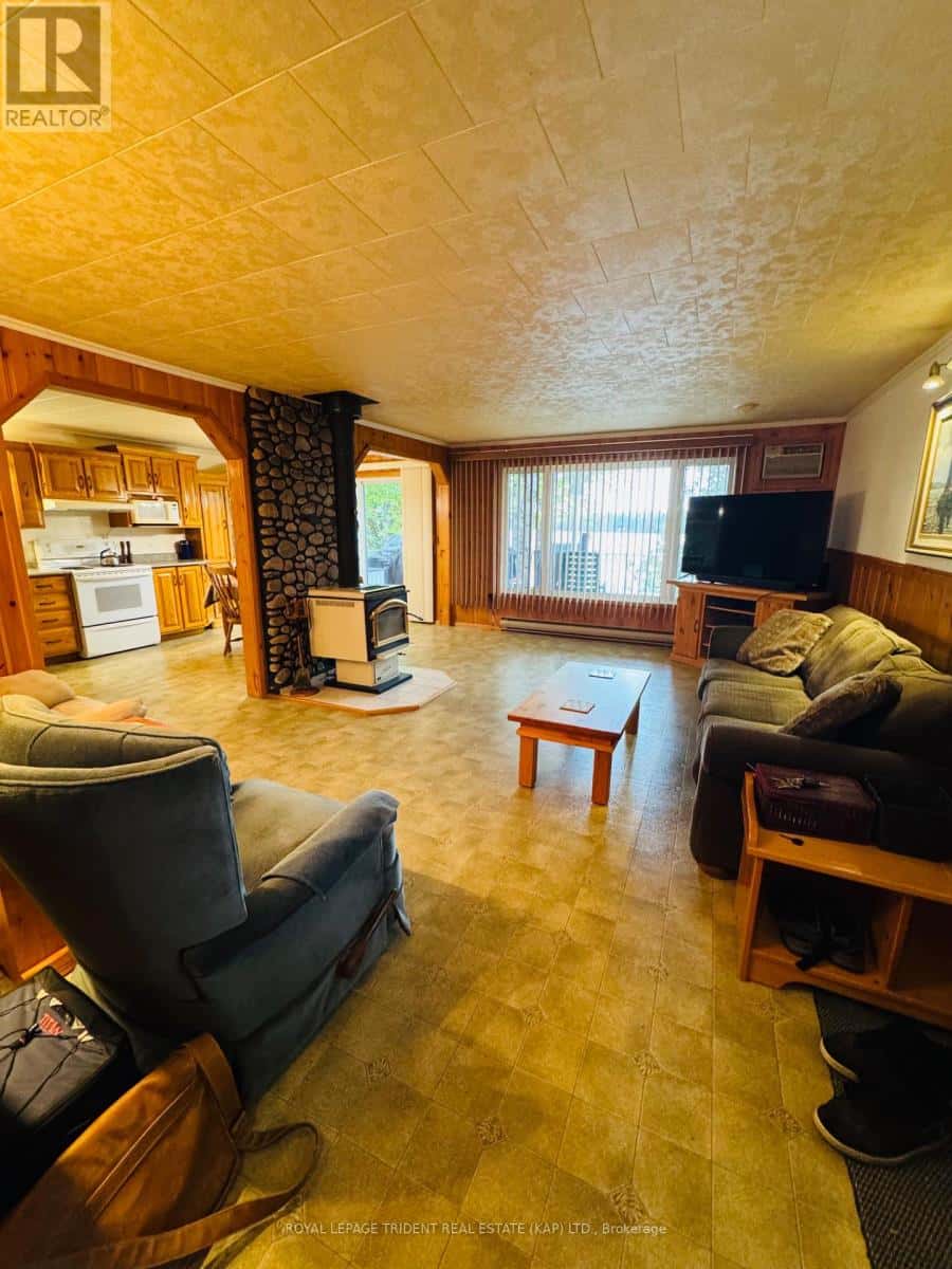 53 LEFEBVRE PENINSULA ROAD — Kapuskasing, Ontario - Photo 4 of 44