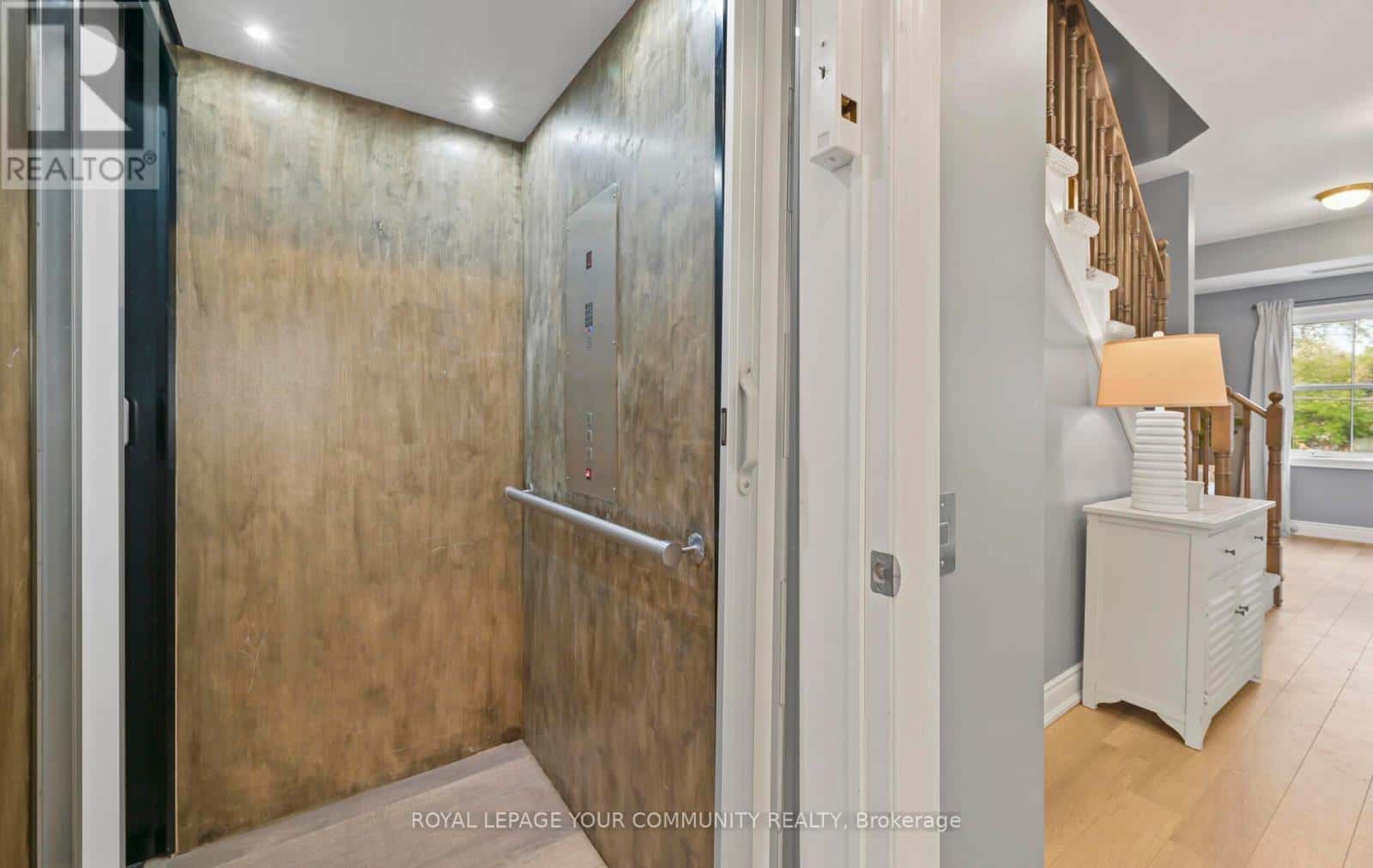 Whitby (Brooklin), Ontario — Whitby (Brooklin), Ontario - Photo 3 of 38