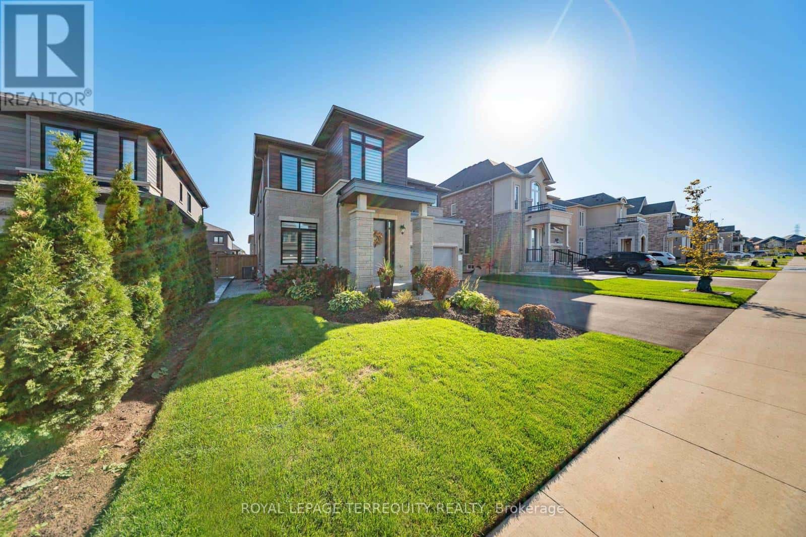 52 LIGHTFEATHER PLACE — Hamilton (Meadowlands), Ontario - Photo 2 of 50