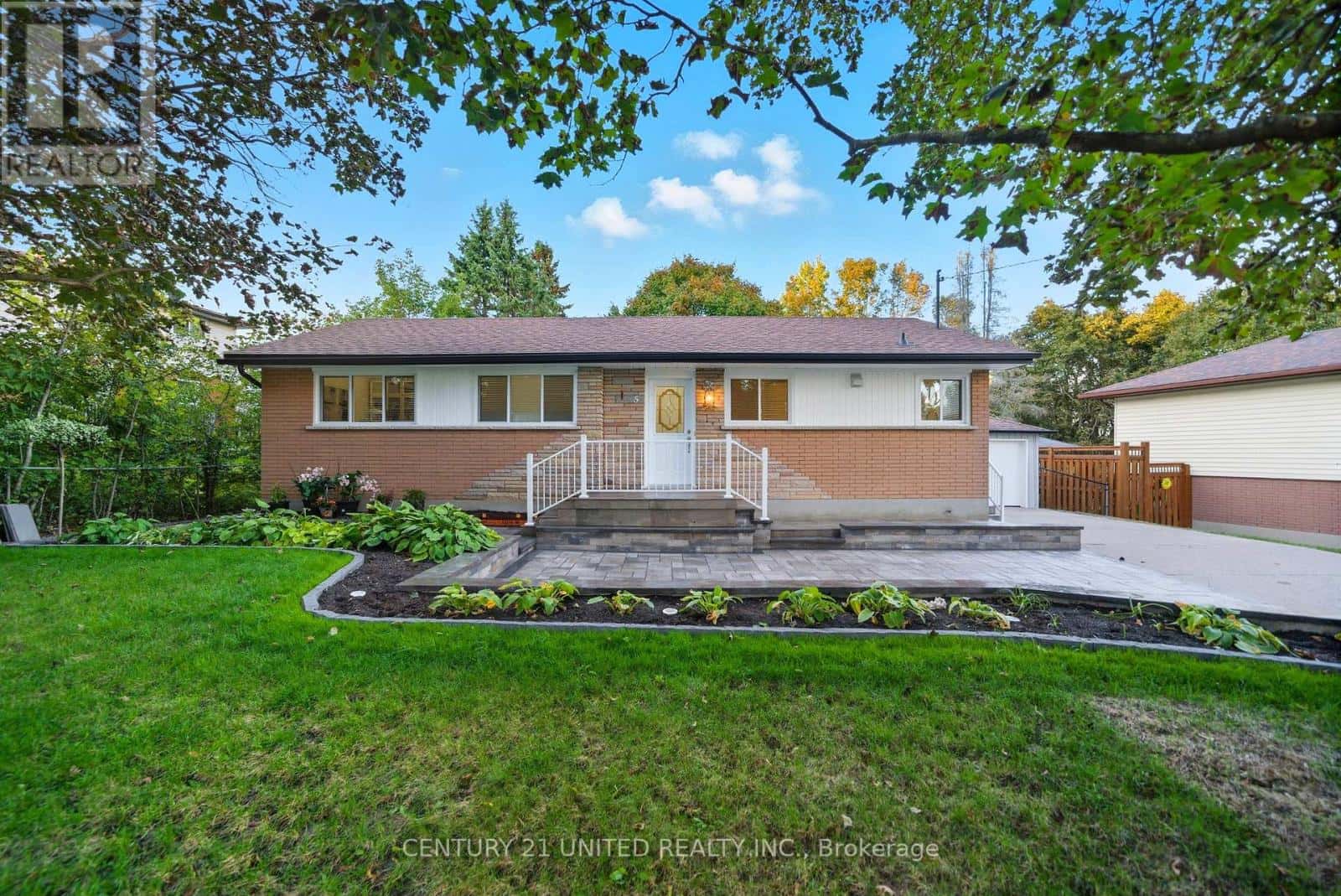 5 FERNDALE AVENUE — Peterborough (Monaghan Ward 2), Ontario - Photo 2 of 50