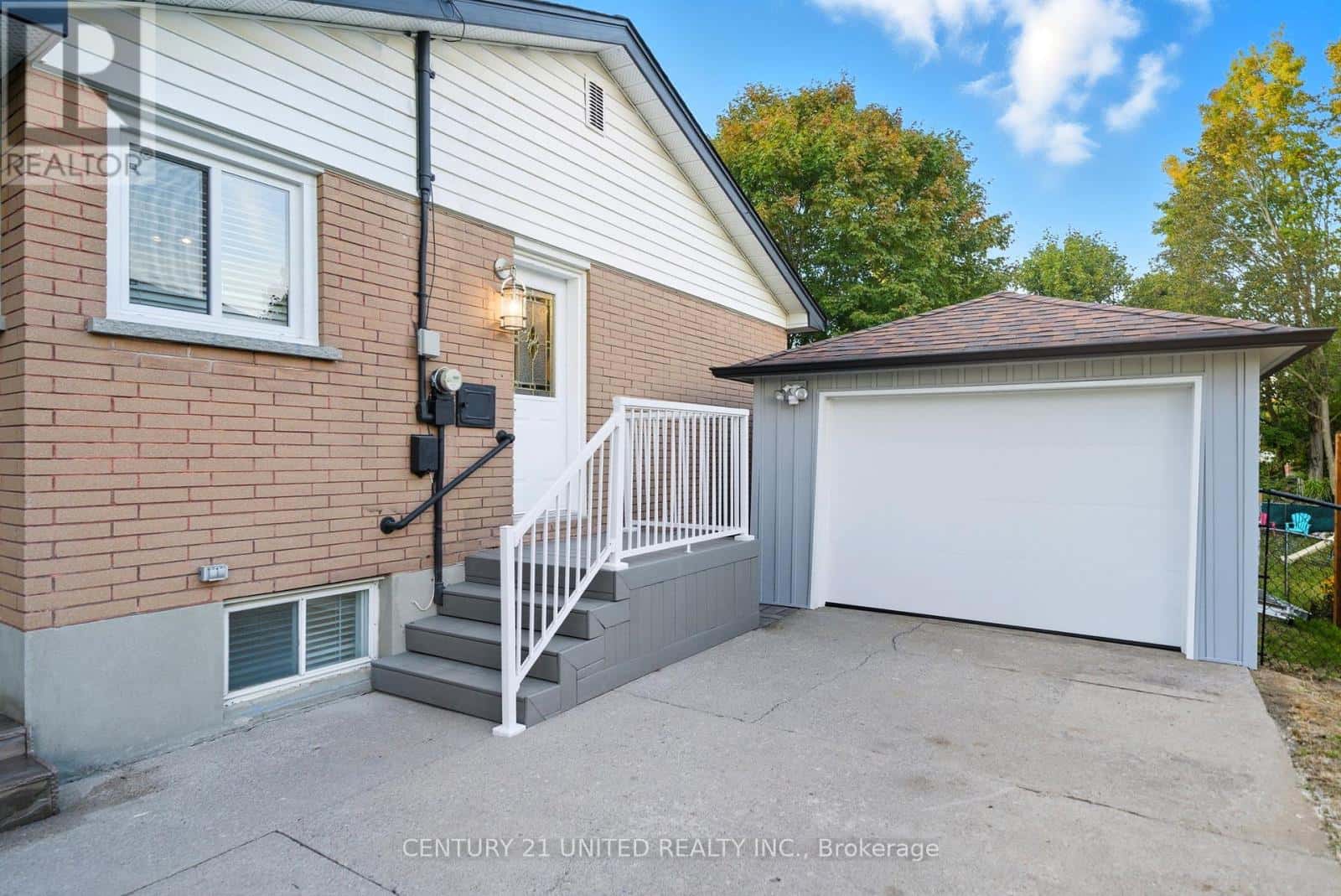 5 FERNDALE AVENUE — Peterborough (Monaghan Ward 2), Ontario - Photo 5 of 50