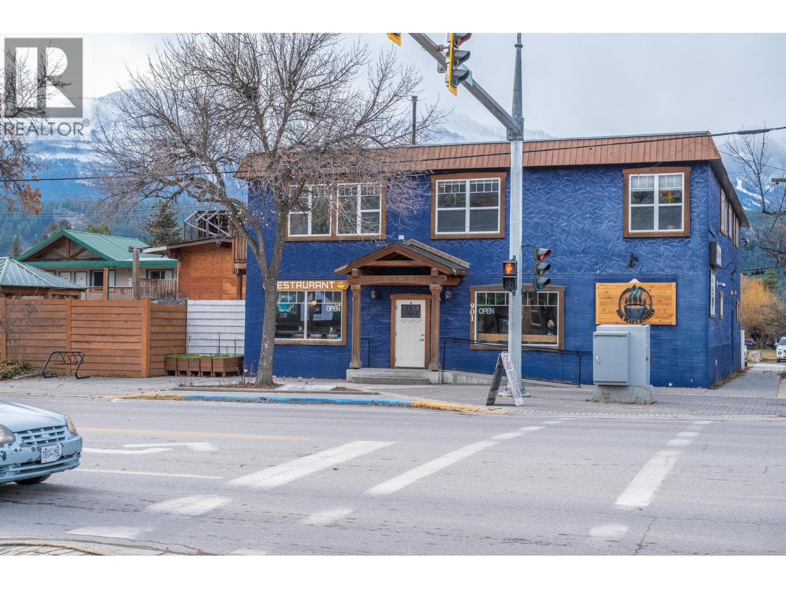 901 10TH S Avenue — Golden, British Columbia - Main photo