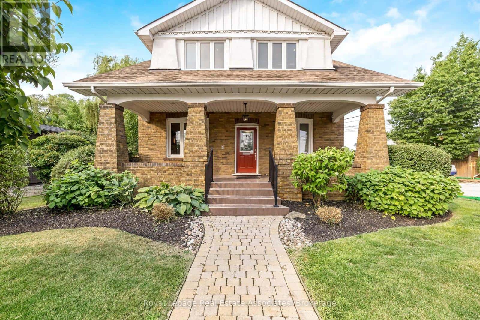 142 MARTIN STREET — Milton (OM Old Milton), Ontario - Photo 3 of 33