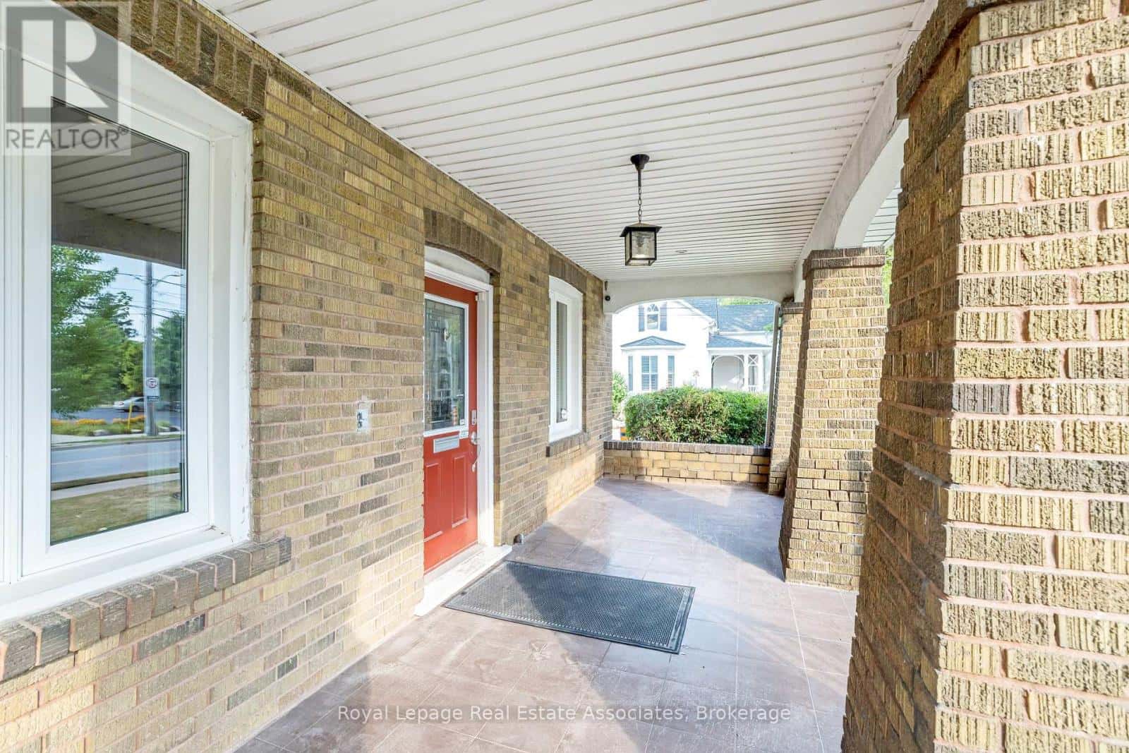 142 MARTIN STREET — Milton (OM Old Milton), Ontario - Photo 5 of 33