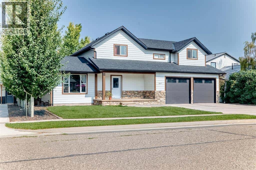 207 Milnes Street Nobleford Street — Nobleford, Alberta - Photo 2 of 25