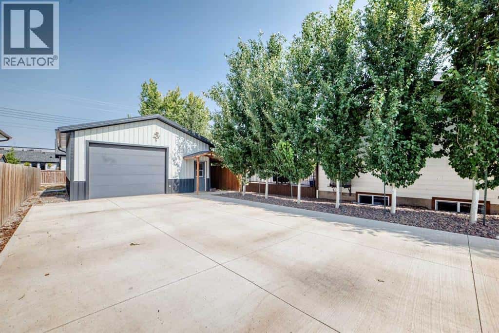 207 Milnes Street Nobleford Street — Nobleford, Alberta - Photo 3 of 25