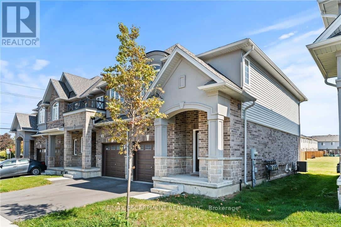 8 LINDEN PARK LANE — Hamilton (Hill Park), Ontario - Photo 2 of 35