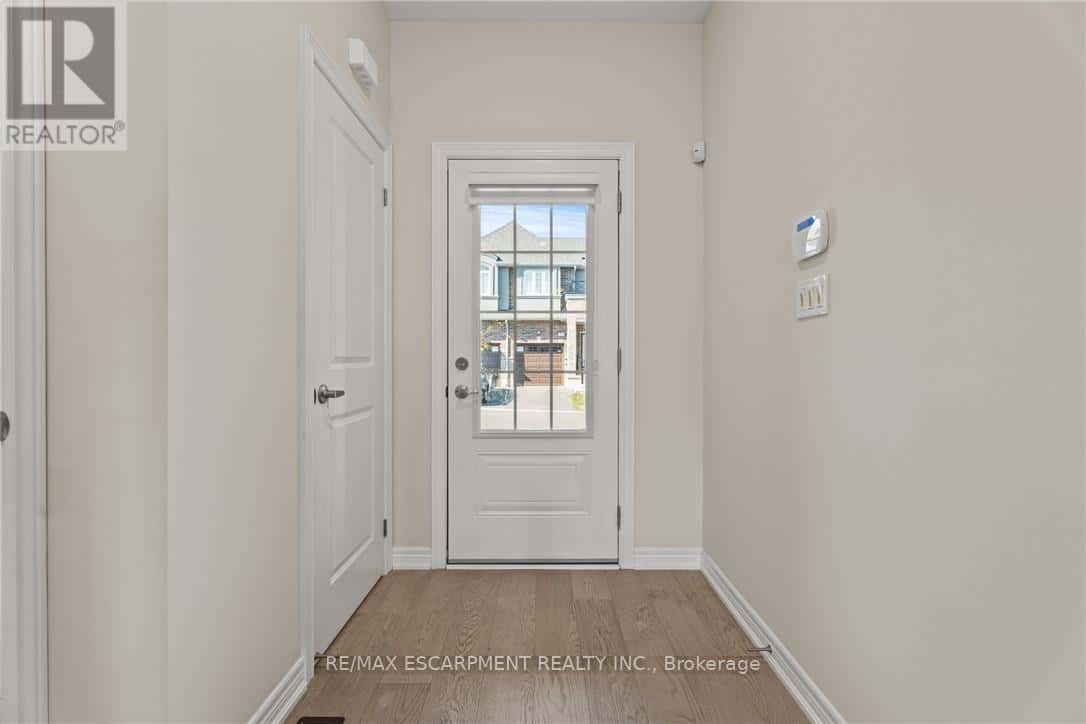 8 LINDEN PARK LANE — Hamilton (Hill Park), Ontario - Photo 3 of 35