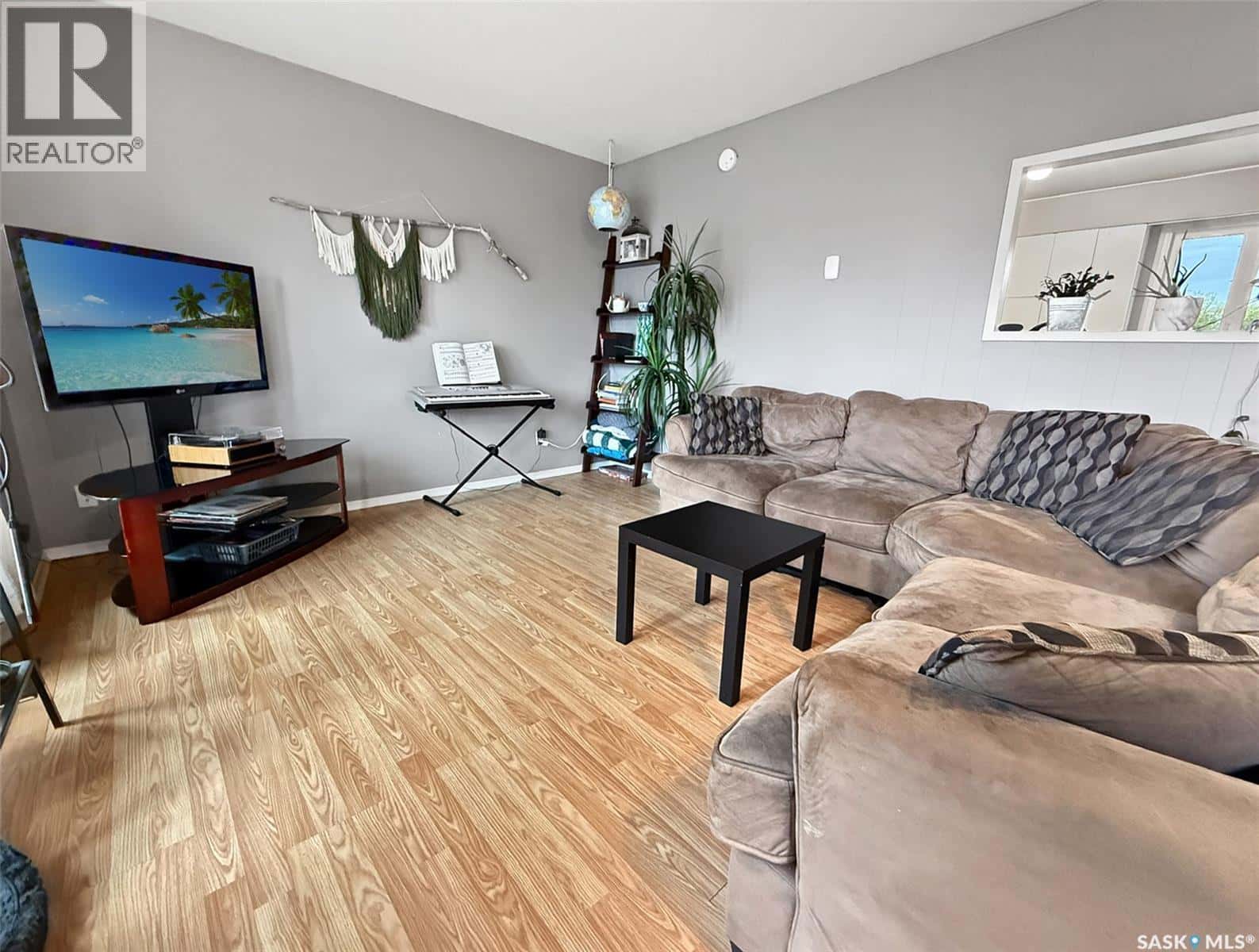 213 Lobethal STREET — Herbert, Saskatchewan - Photo 3 of 23