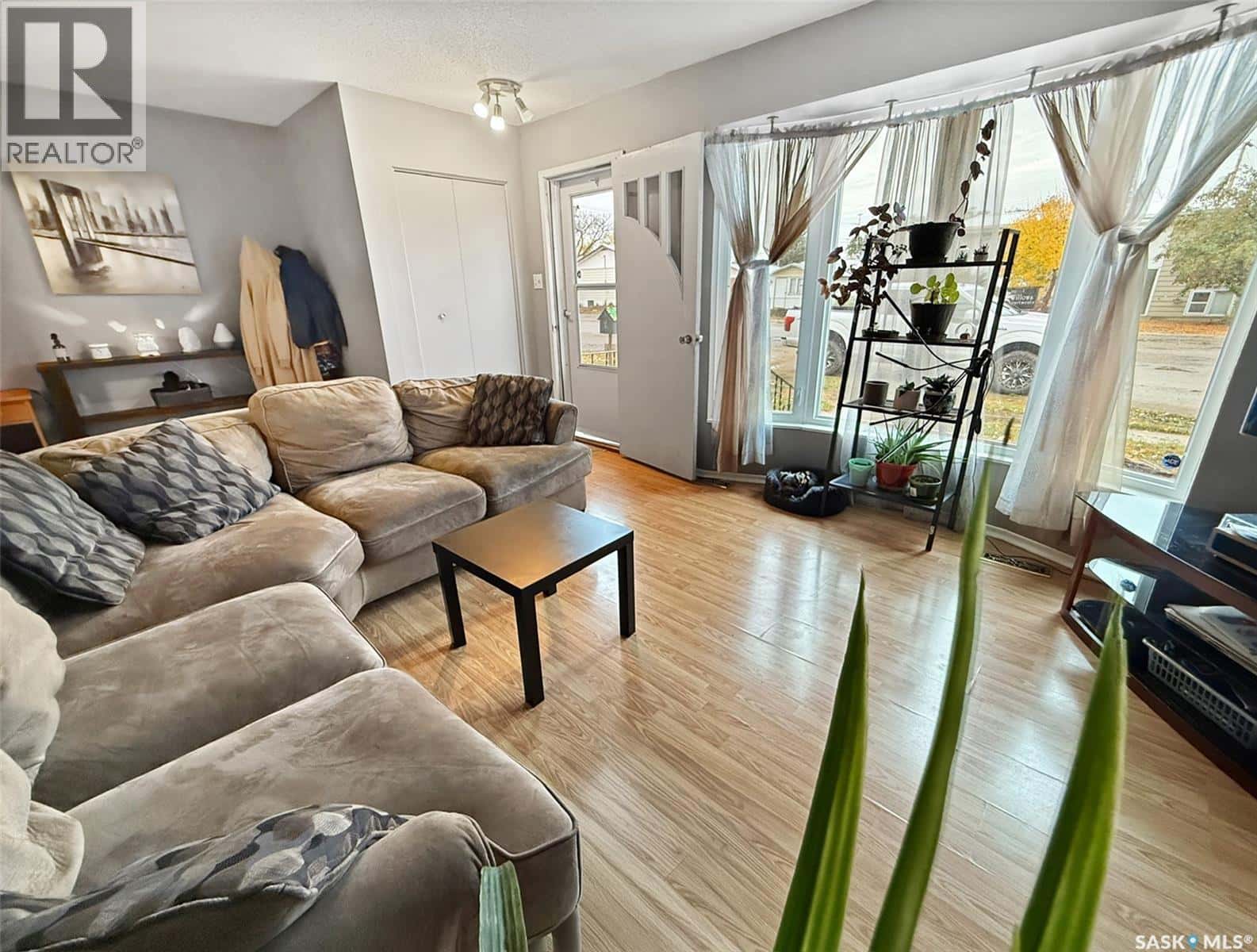 213 Lobethal STREET — Herbert, Saskatchewan - Photo 4 of 23