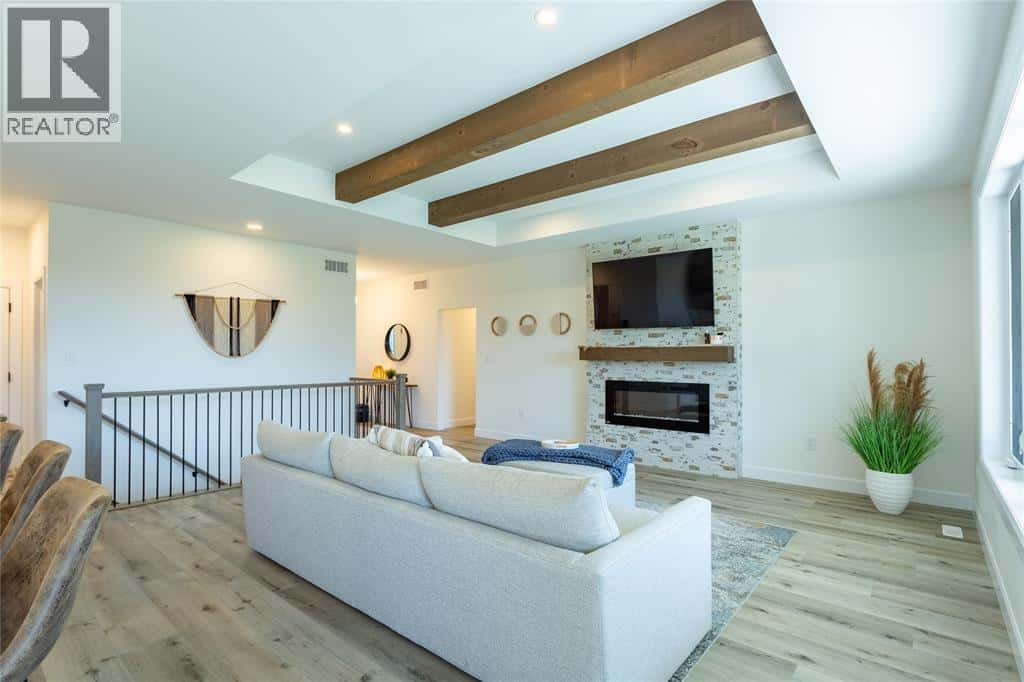 3591 MIA LANE — Plympton-Wyoming, Ontario - Photo 4 of 50