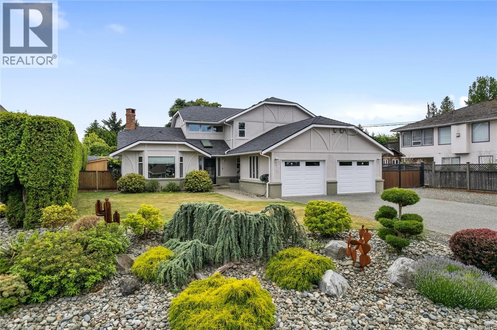 870 Cavin Rd — French Creek, British Columbia - Main photo