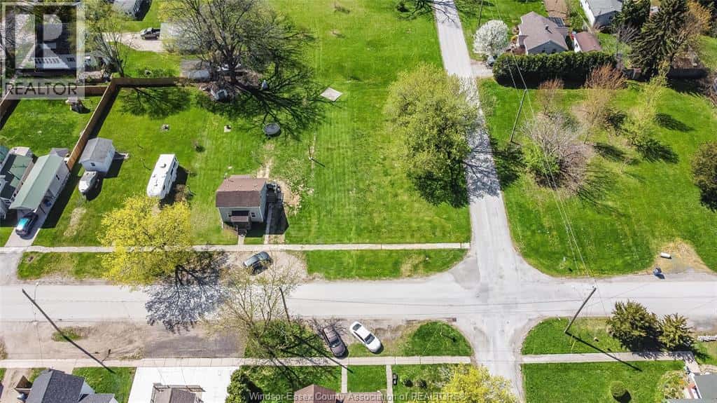 470 BROWN STREET — Dresden, Ontario - Photo 2 of 14