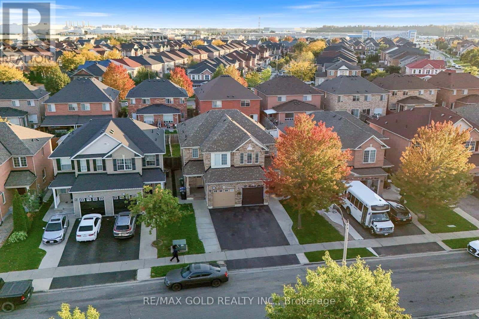 72 HERDWICK STREET — Brampton (Gore Industrial North), Ontario - Photo 4 of 50