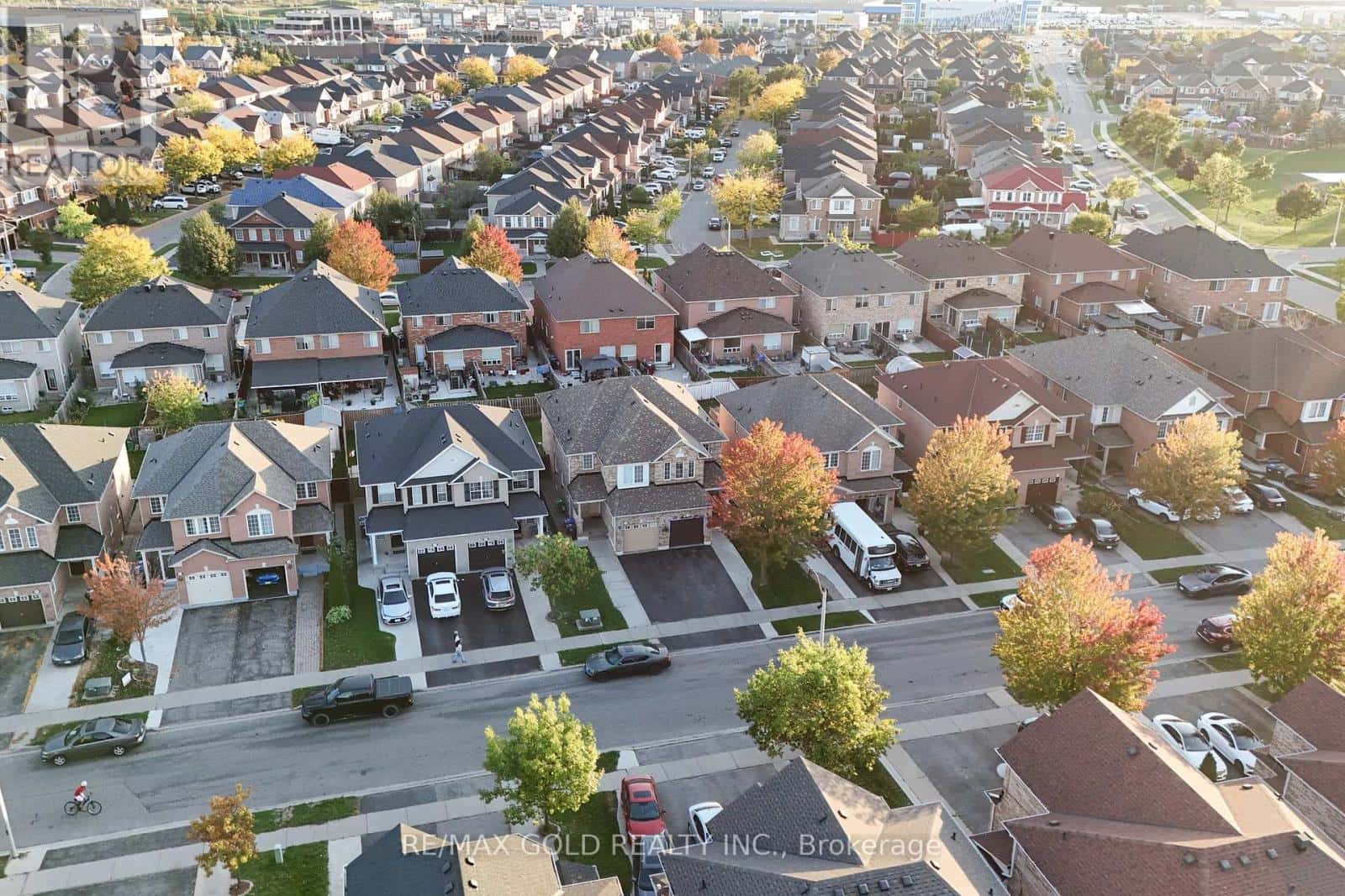 72 HERDWICK STREET — Brampton (Gore Industrial North), Ontario - Photo 5 of 50