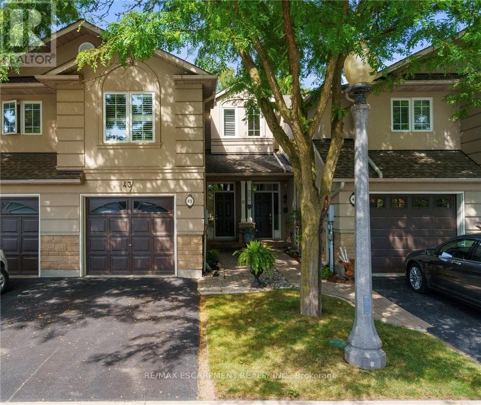 43 FAIRWOOD PLACE W — Burlington (Bayview), Ontario - Main photo