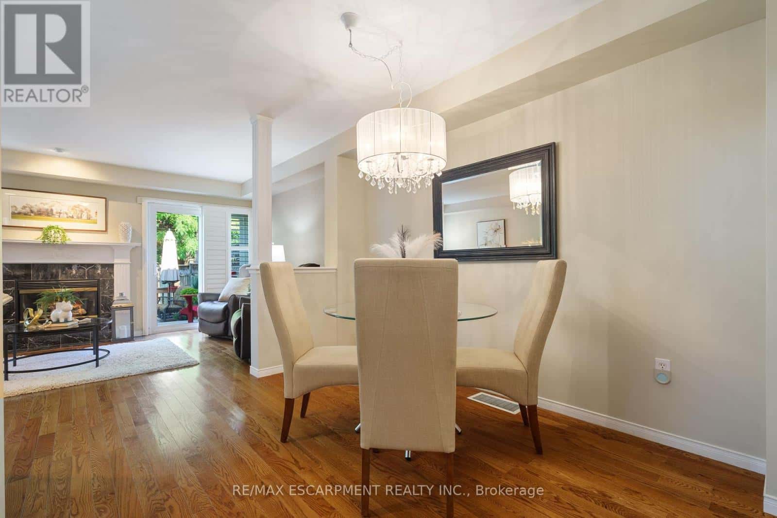 43 FAIRWOOD PLACE W — Burlington (Bayview), Ontario - Photo 2 of 32