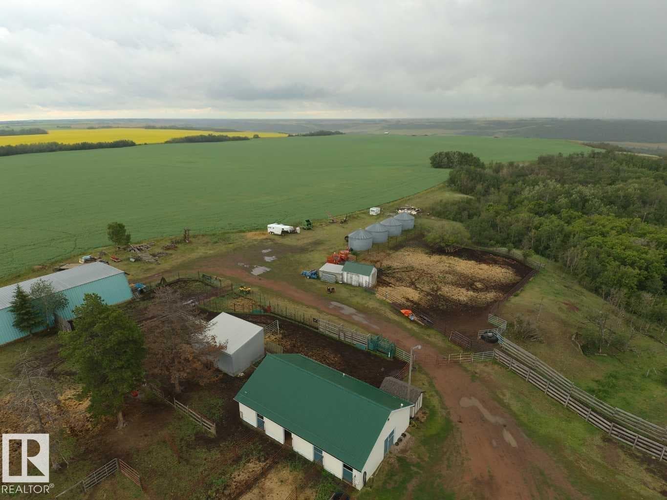 14123 Twp Rd 404 - Main photo, Rural Flagstaff County, Alberta