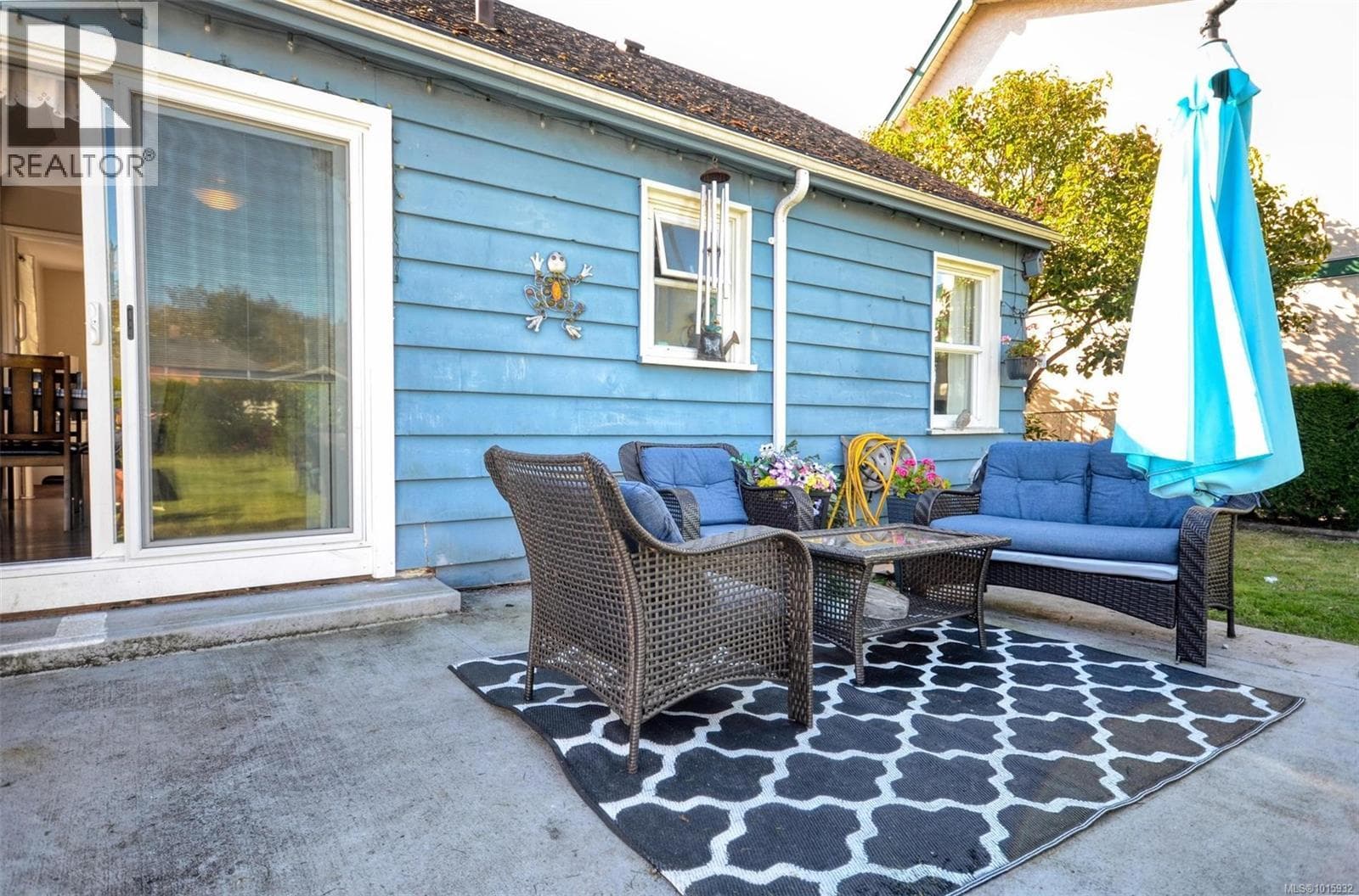 1006 Lyall St — Esquimalt, British Columbia - Main photo