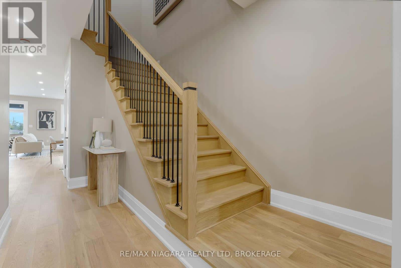 6204 CURLIN CRESCENT — Niagara Falls (Forestview), Ontario - Photo 3 of 34