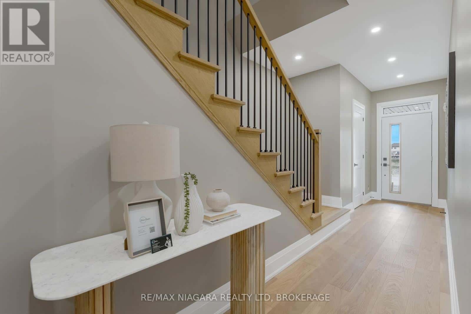 6204 CURLIN CRESCENT — Niagara Falls (Forestview), Ontario - Photo 4 of 34