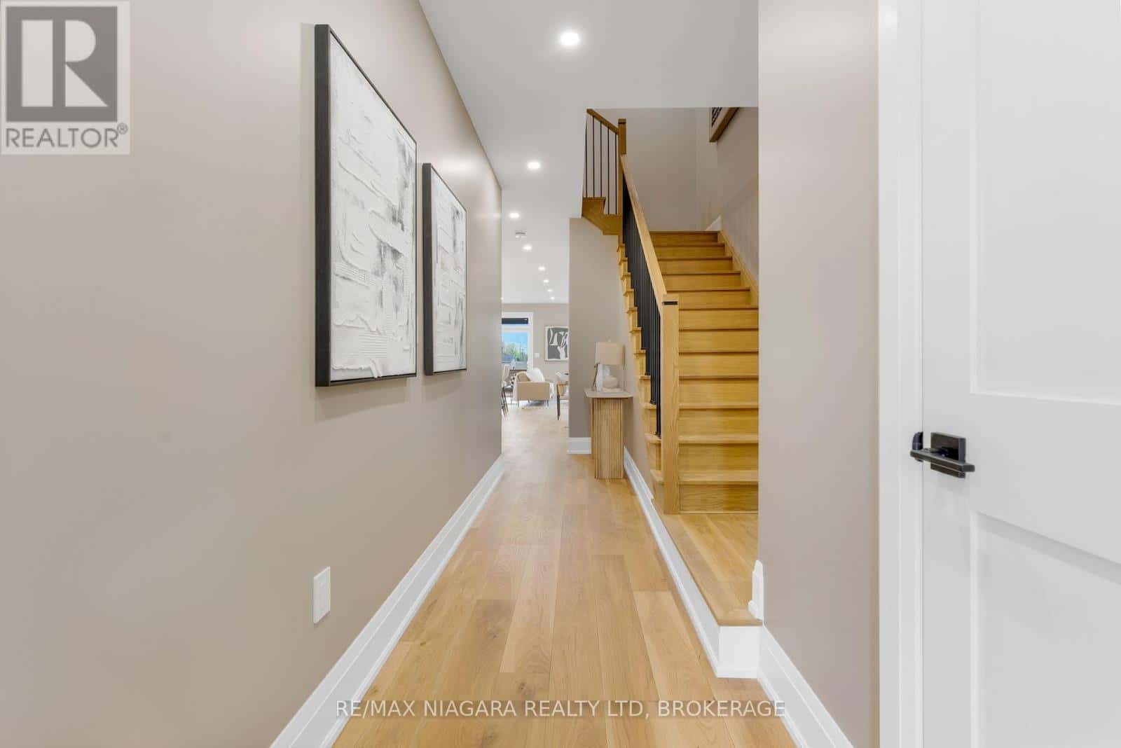 6208 CURLIN CRESCENT — Niagara Falls (Forestview), Ontario - Photo 2 of 34