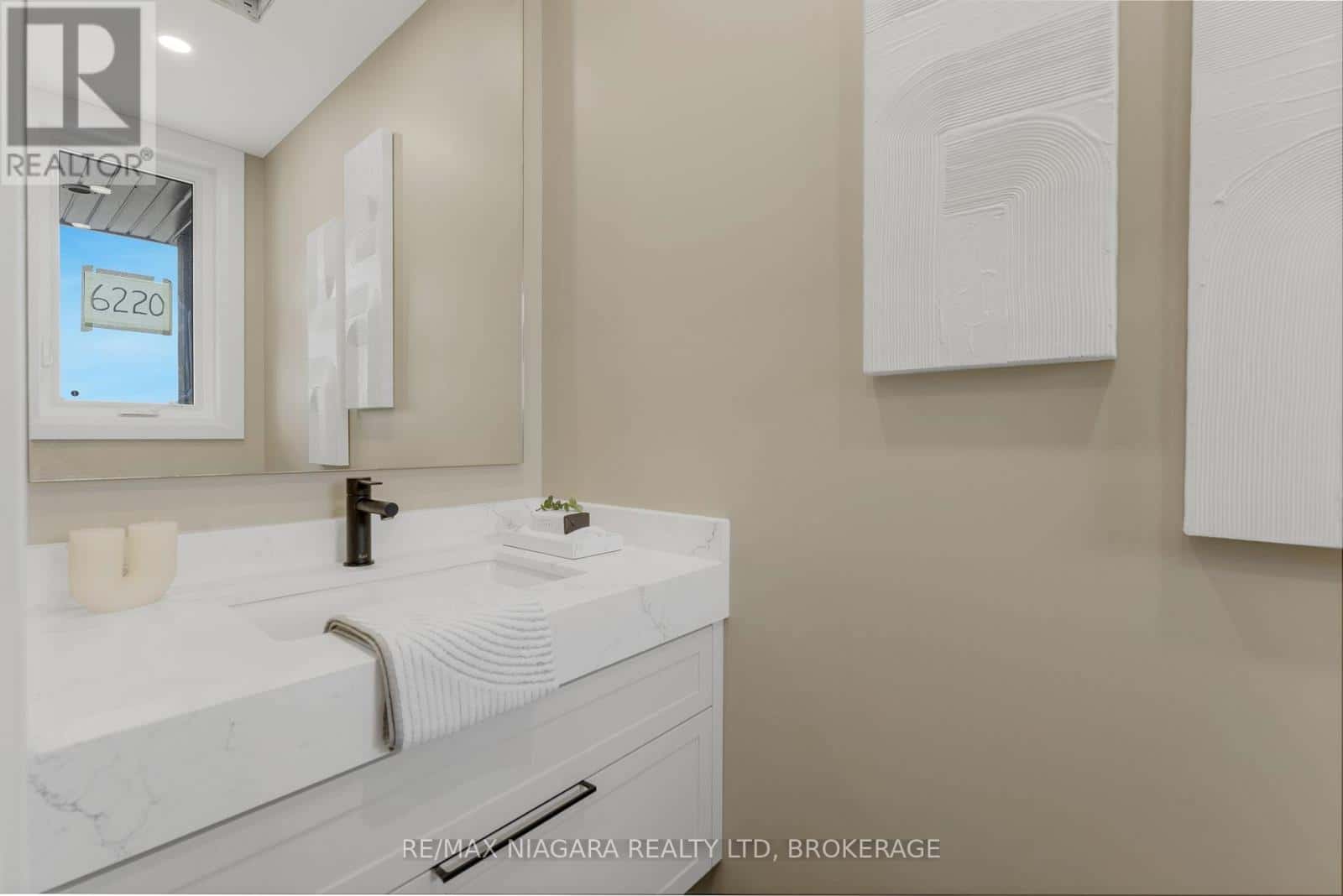 6208 CURLIN CRESCENT — Niagara Falls (Forestview), Ontario - Photo 4 of 34