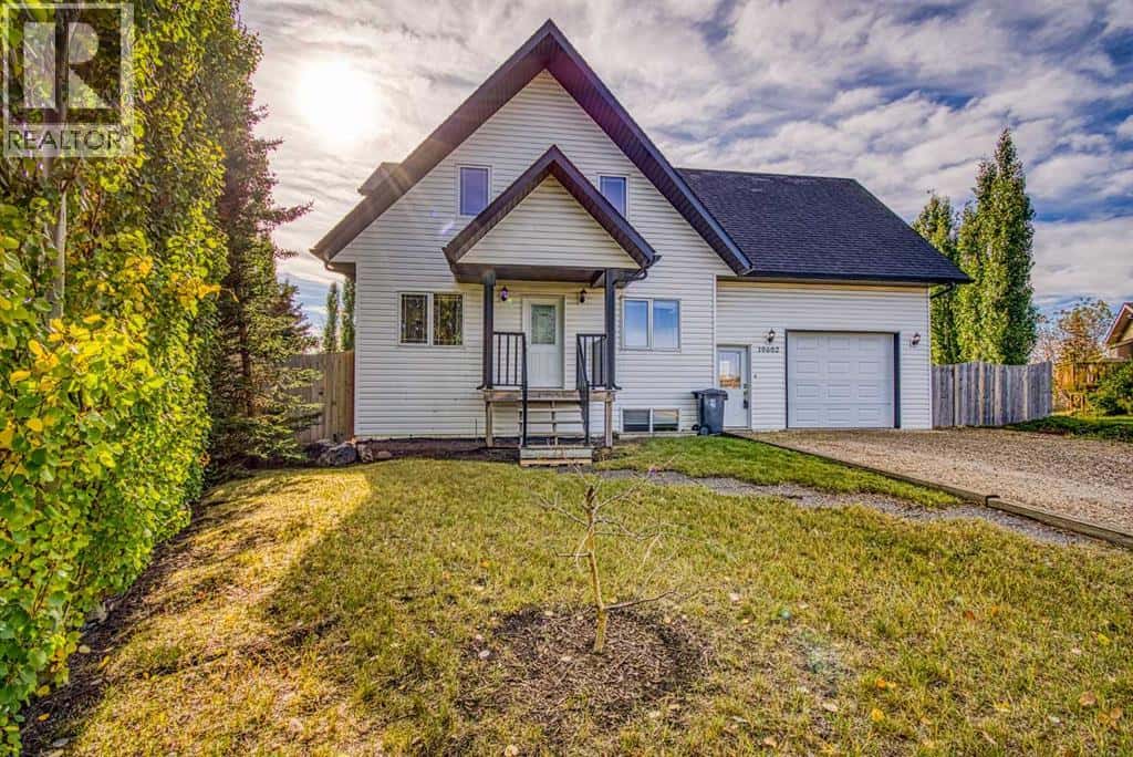 10602 100 Ave — Hythe, Alberta - Photo 2 of 36