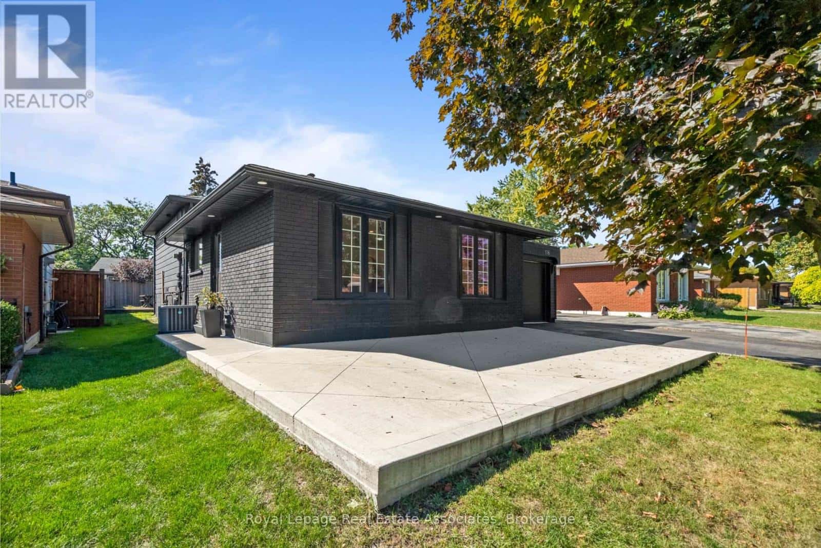 116 BOSTON CRESCENT — Hamilton (Berrisfield), Ontario - Photo 2 of 44