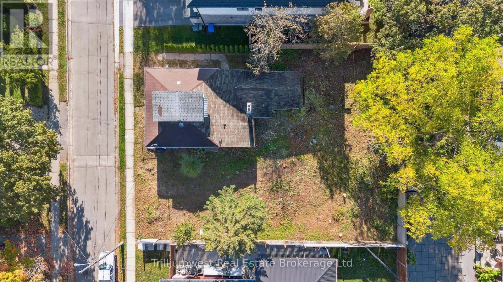 18 JANE STREET — Guelph (St. George's), Ontario - Photo 2 of 10