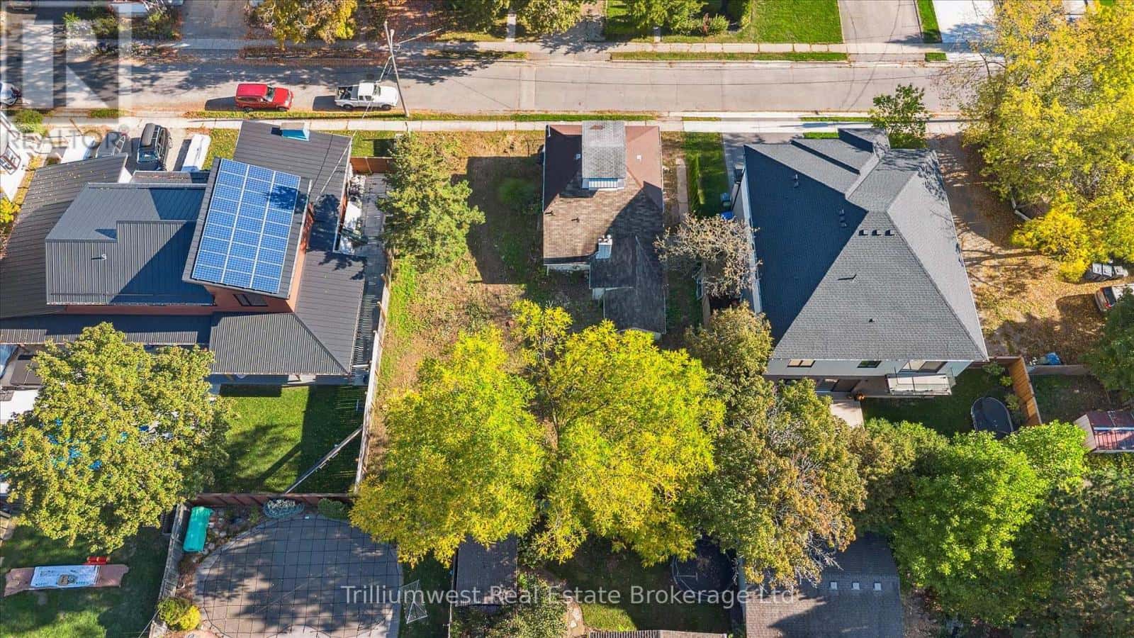 18 JANE STREET — Guelph (St. George's), Ontario - Photo 3 of 10