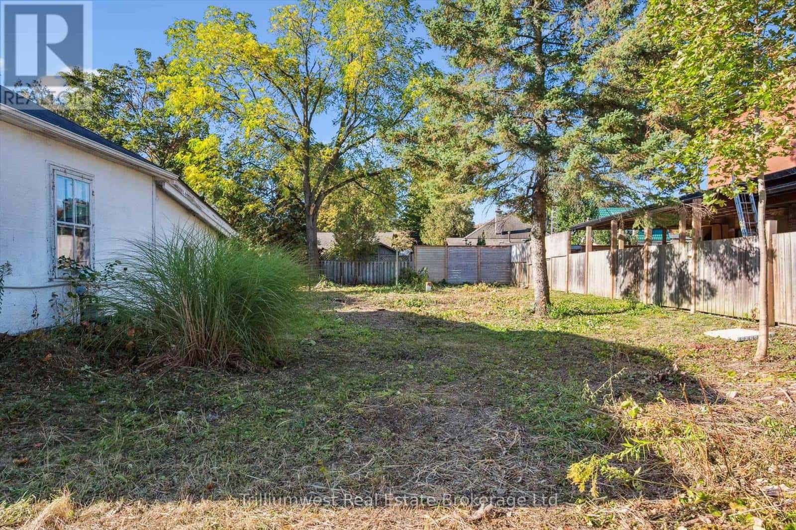 18 JANE STREET — Guelph (St. George's), Ontario - Photo 5 of 10