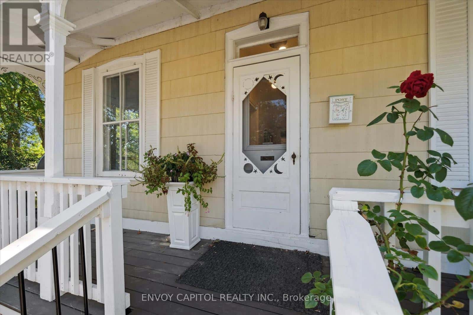 132 NORWICH STREET E — Guelph (General Hospital), Ontario - Photo 3 of 40