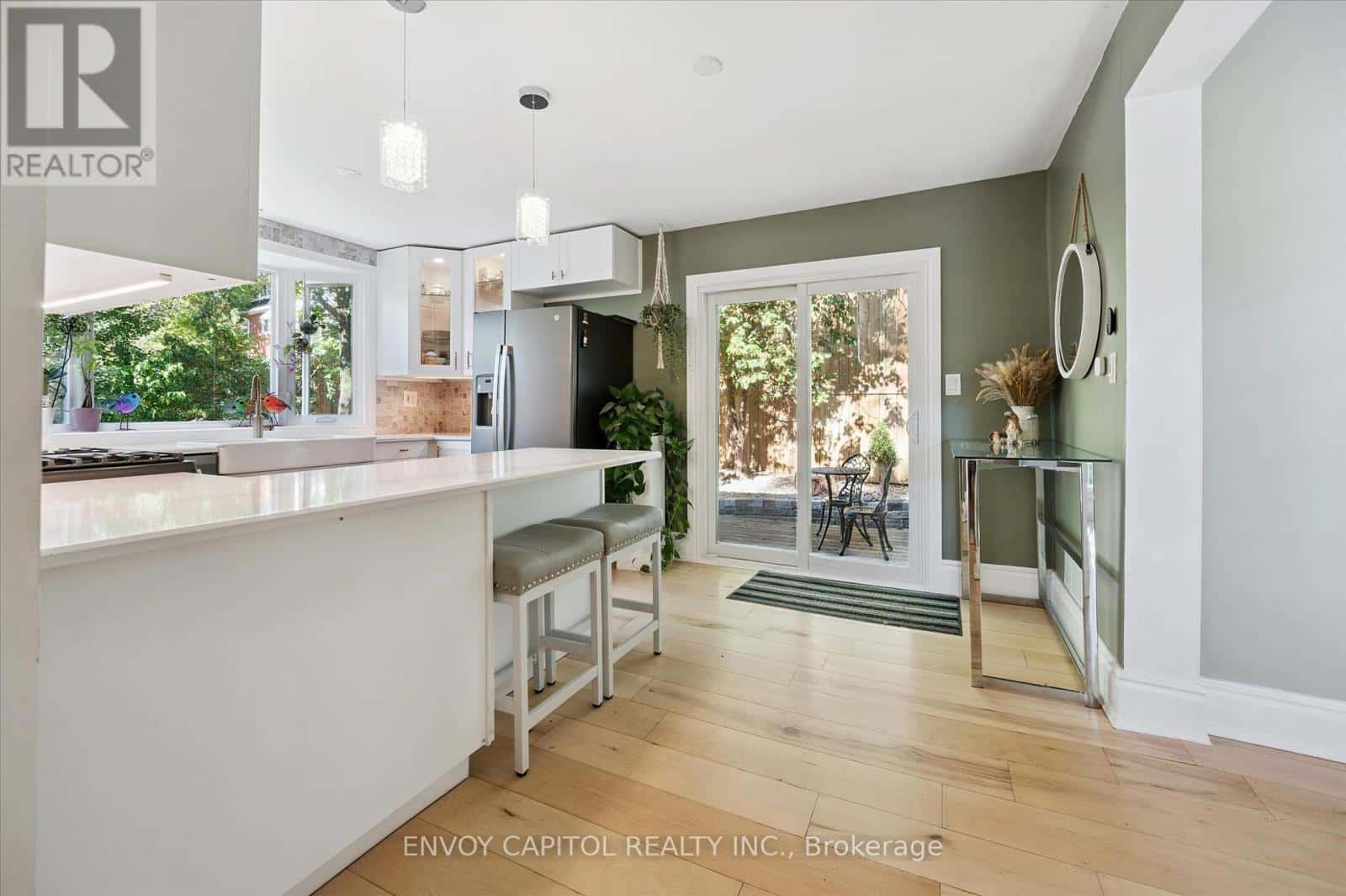 132 NORWICH STREET E — Guelph (General Hospital), Ontario - Photo 5 of 40