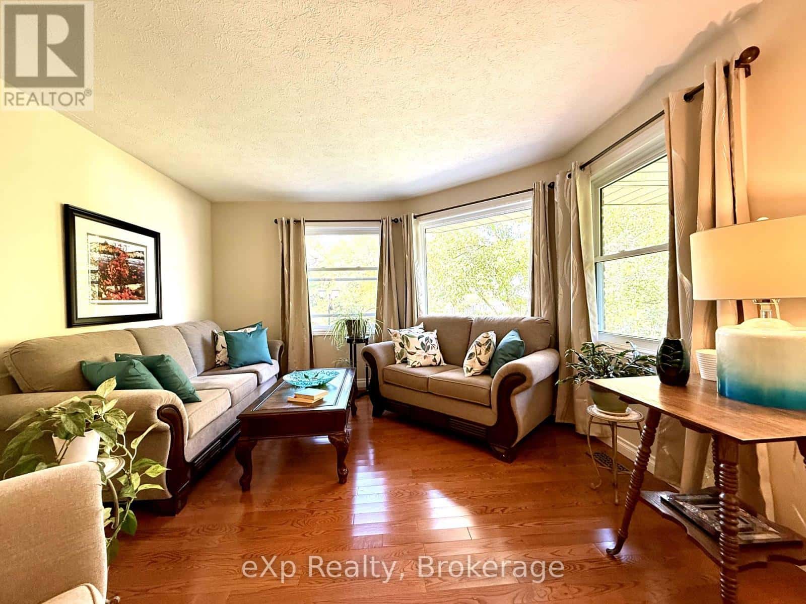 308 MARY STREET — Brockton, Ontario - Photo 5 of 22