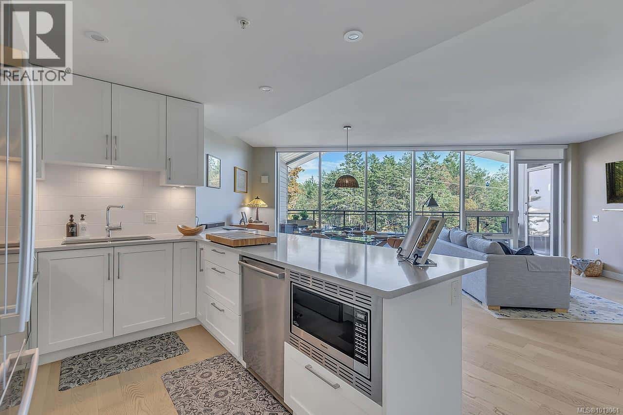 506 3529 Dolphin Dr — Nanoose Bay, British Columbia - Photo 4 of 51