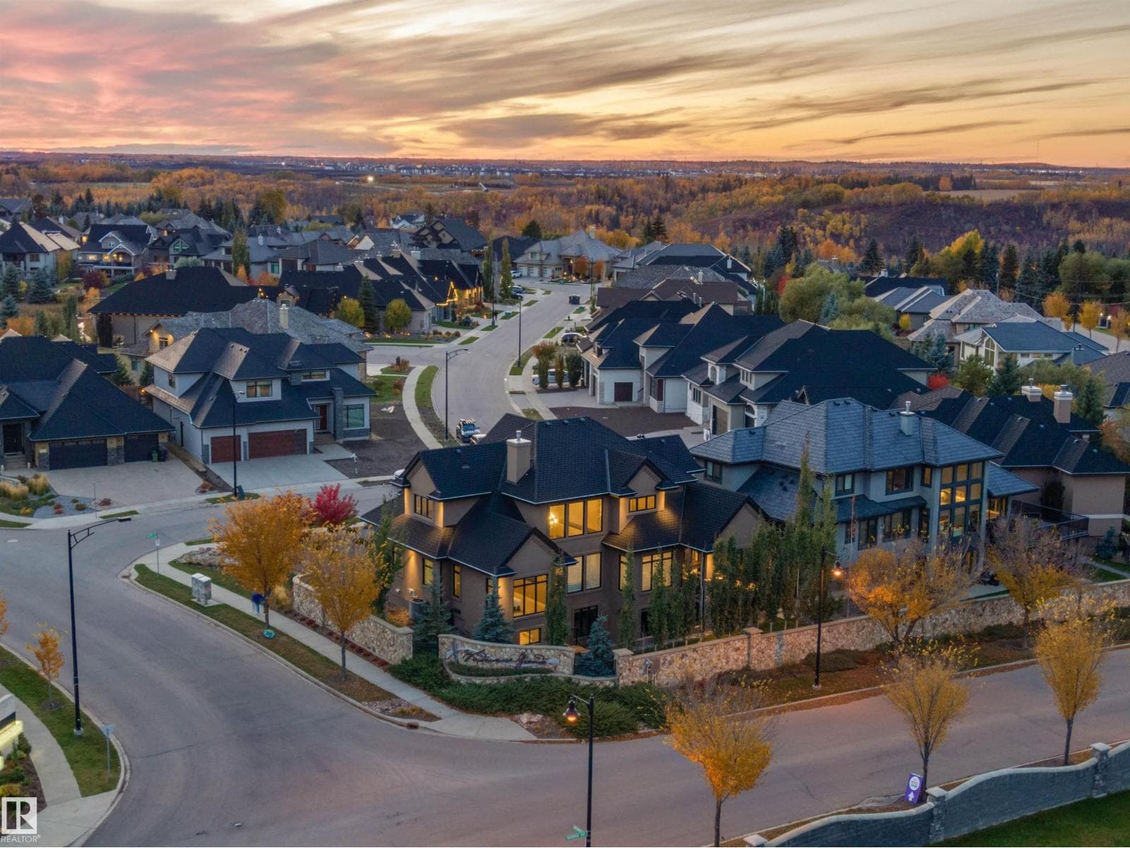 2807 WHEATON DR NW - Main photo, Edmonton, Alberta