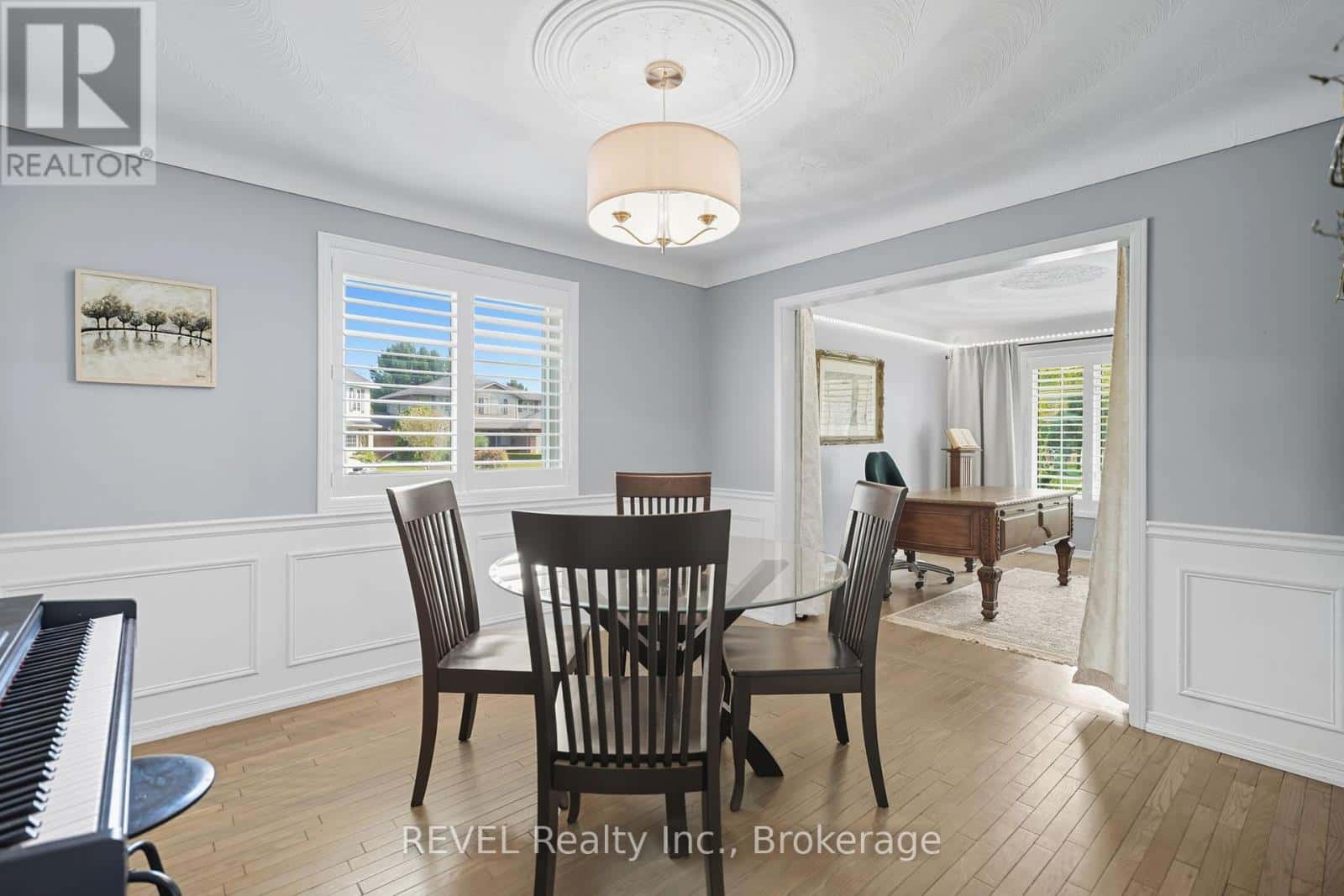 1 SPARTAN COURT — St. Catharines (Martindale Pond), Ontario - Photo 2 of 47